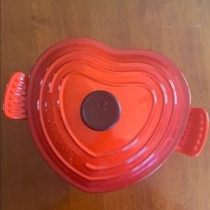Le creuset cast iron enamel pot